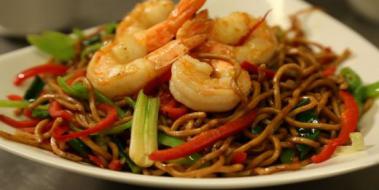Karidesli Noodle Tarifi ve Malzemeleri Karidesli Noodle